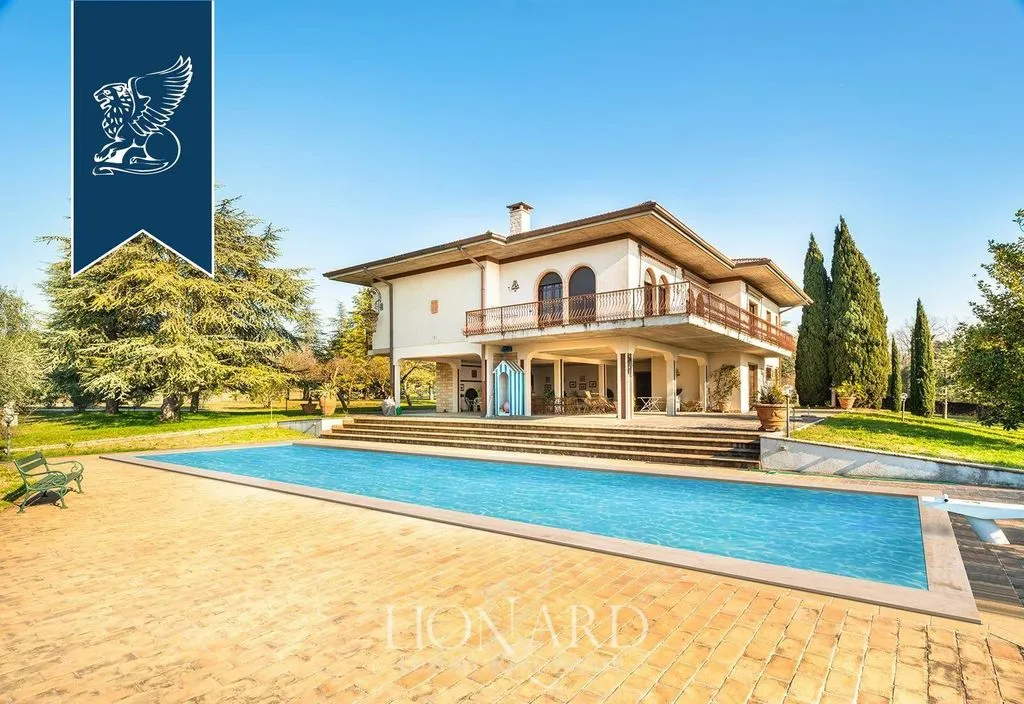 Piscine - Luxury Villa with Pool and Park in Verona