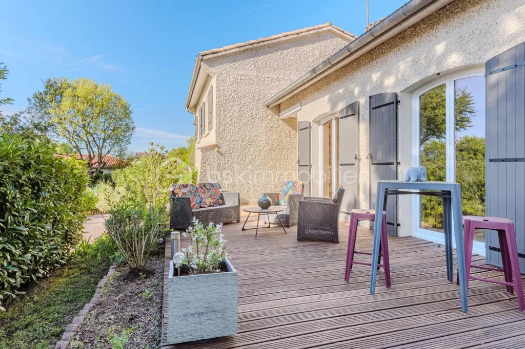 Terrace - Villa with Pool in Saint-Orens-de-Gameville