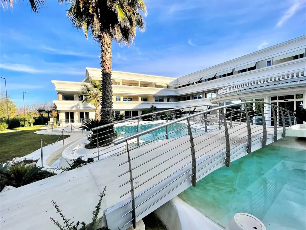 Triplex with Pool Terrace in Desenzano del Garda