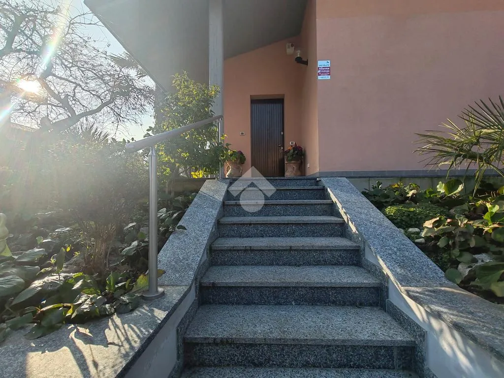 Toad - Signorile Villa with Garden in Opera
