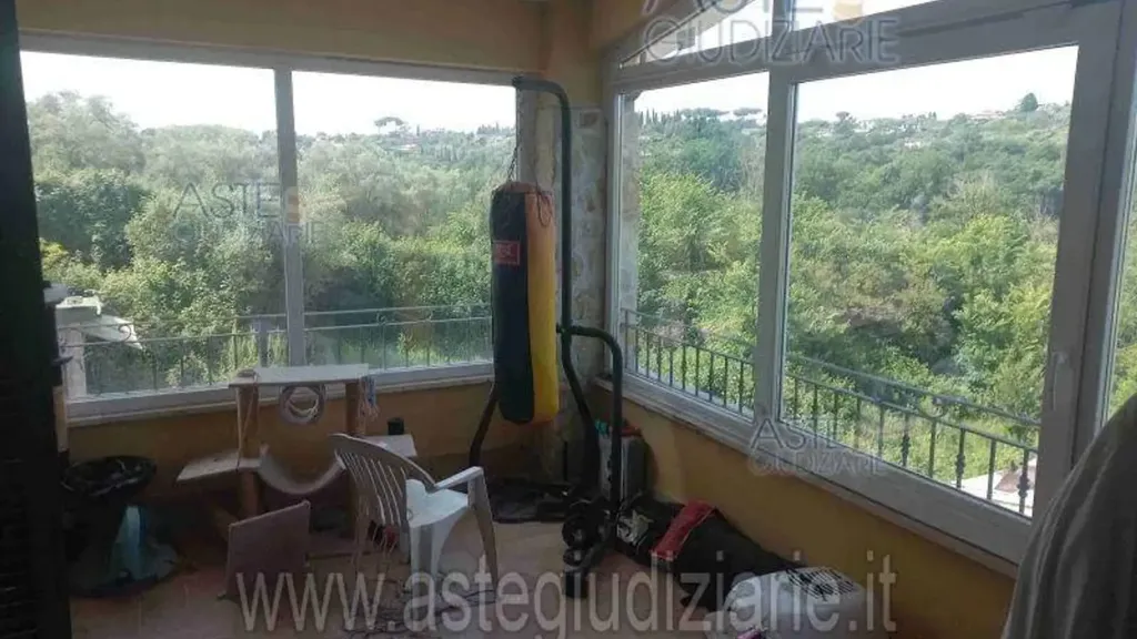 Pièces - Villa with Private Garden in Mentana