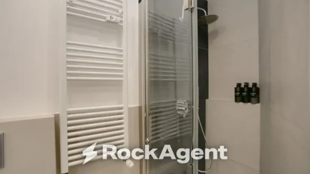 Vannitoad - Ristruttured Apartment with Balcony in Rome