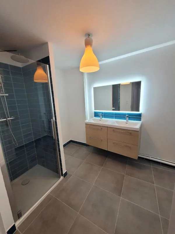 Salles de bain - Appartement Duplex avec Vue Dégagée à Lille