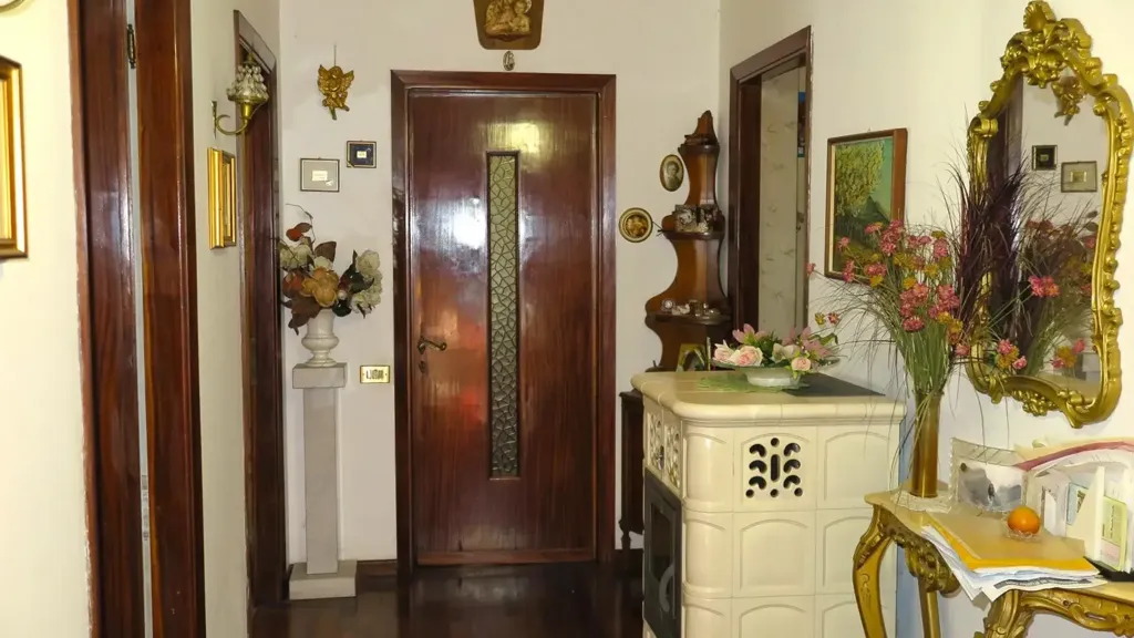hallway_entrance