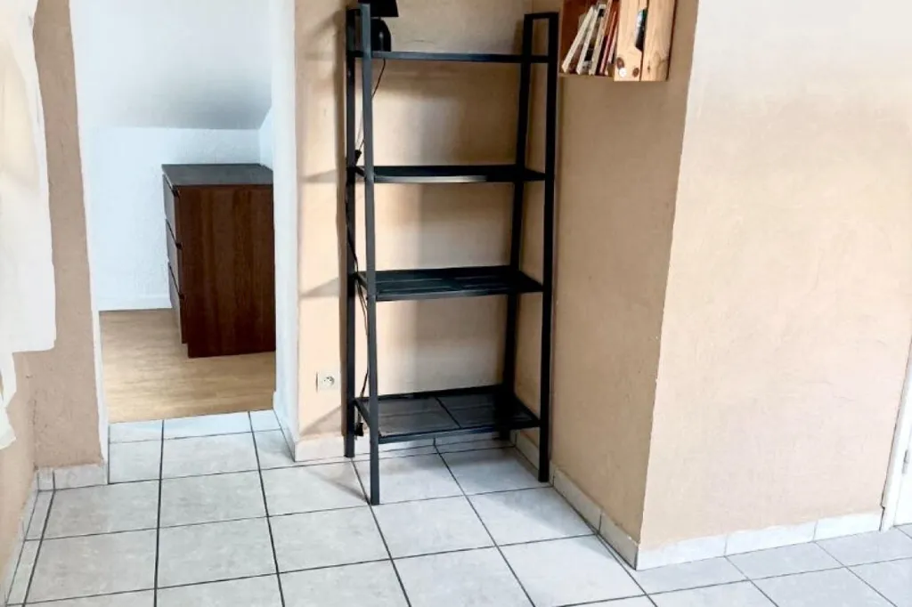 Hallway - Bright 2-Bedroom Apartment in Hyères
