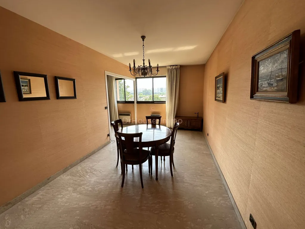 Dining Room - Apartment with Balcony and Terrace in Central Location