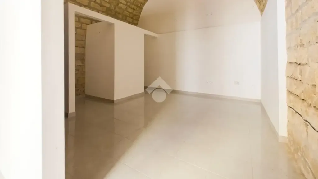 Esik - Depot Space in Central Manfredonia