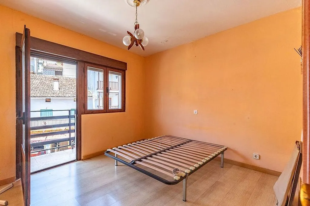 Magamistoad - Traditional Townhouse with Terrace in Pedro Bernardo