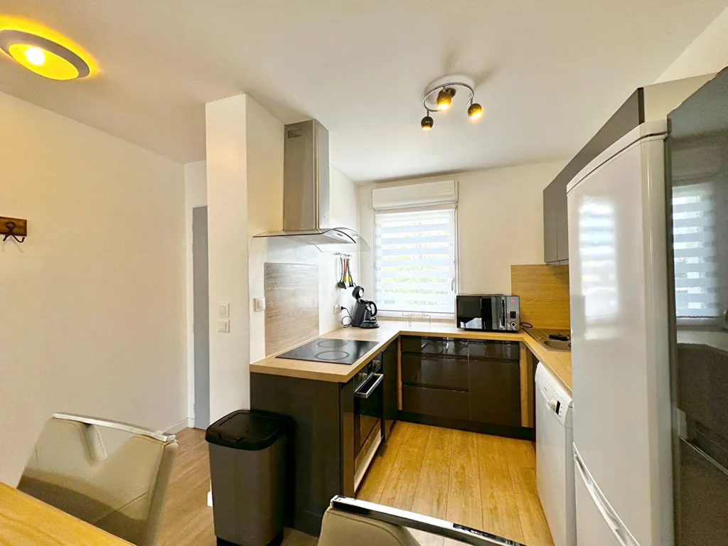 Cuisine - Appartement Rénové avec Balcon et Piscine à Cazaux