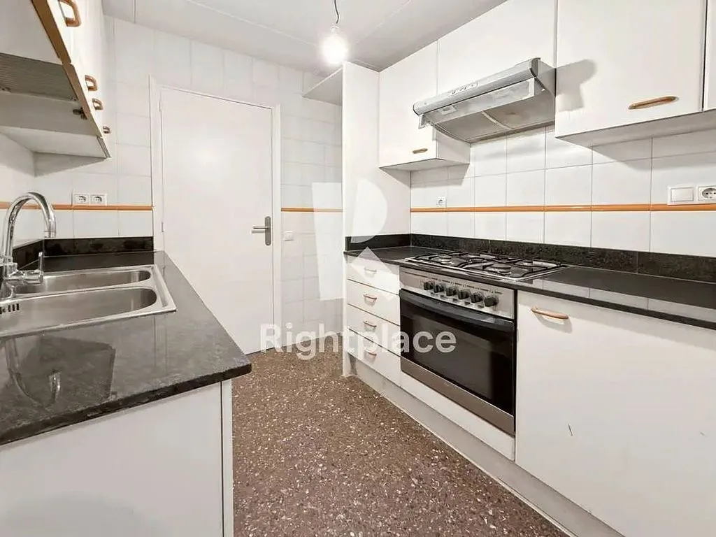 Cuisine - Apartment with Balcony and Terrace in La Nova Esquerra de l'Eixample