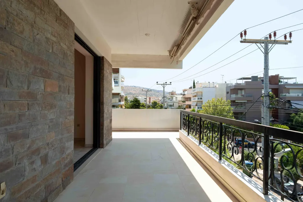 Rõdu - Top Floor Apartment with Panoramic Views near Glyfada Golf