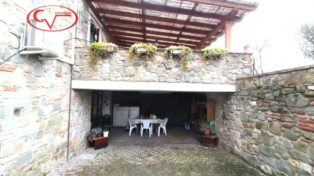 Giardino - Villa indipendente con piscina a Terranuova Bracciolini