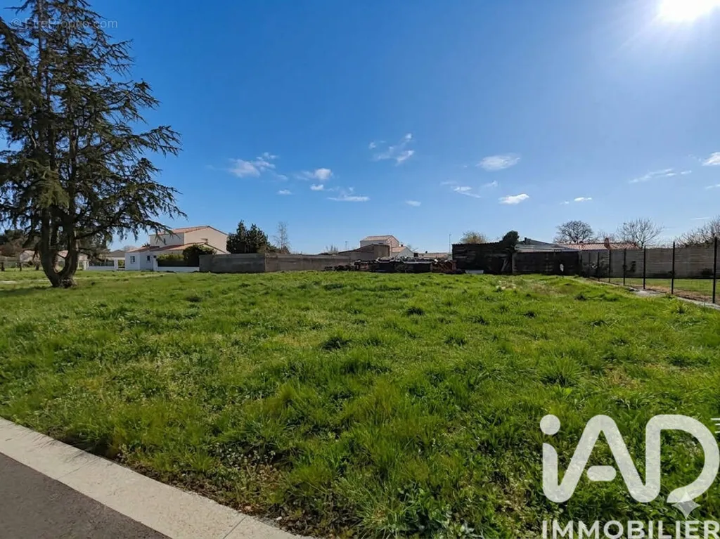 Giardino - Buildable Plot with South Exposure in Beauvoir-sur-Mer