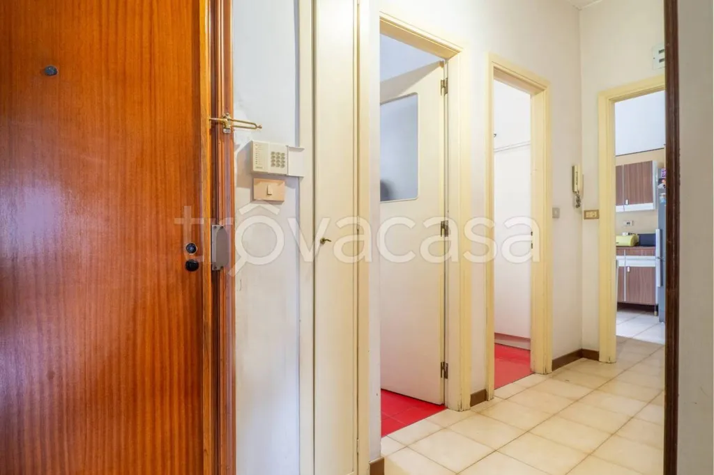 Ingresso - Apartment with Balcony in Turin's Crocetta