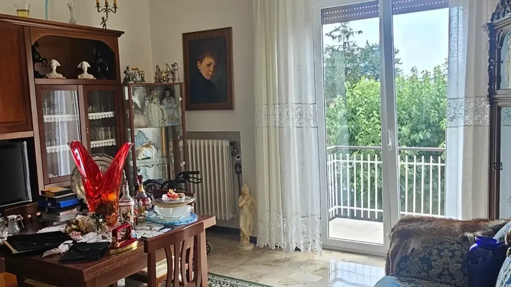 Séjour - Apartment with Marble Flooring in Jesi