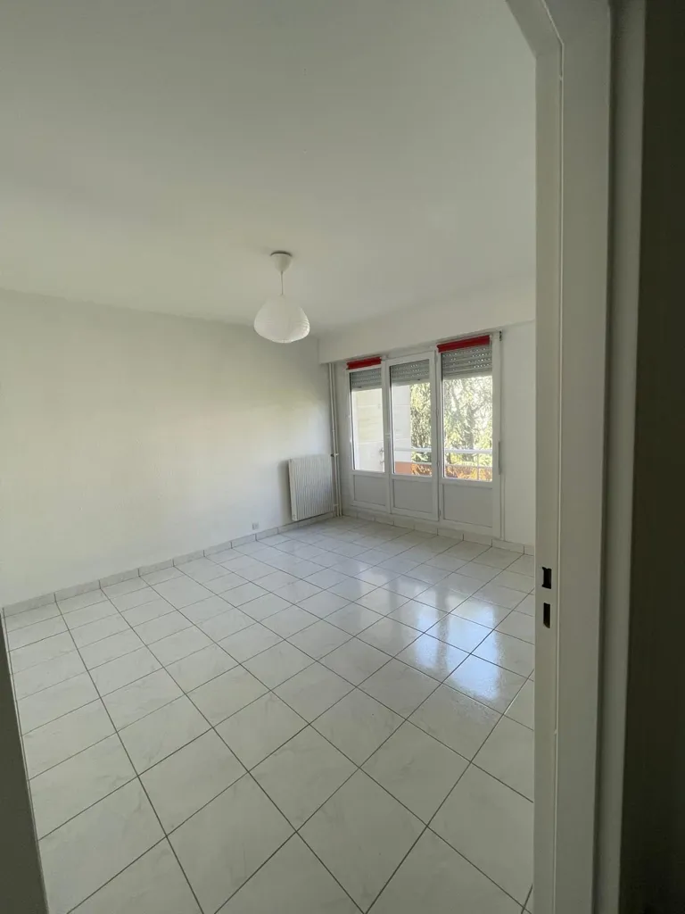 Toad - Studio with Balcony in Rosny-sous-Bois