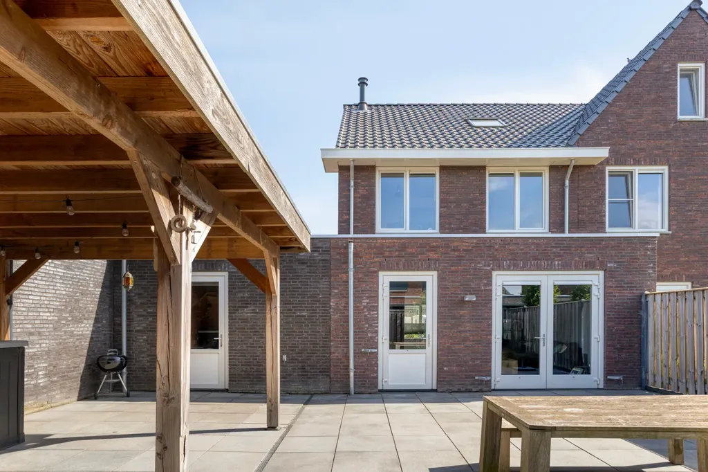 Terrasse - Spacious House with Garden in Oud Gastel