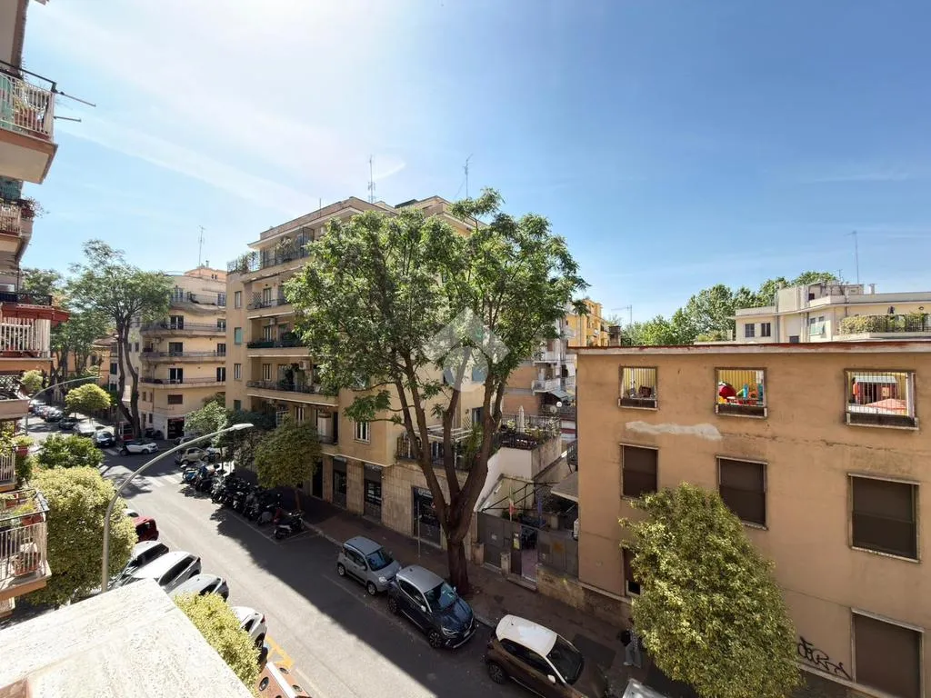 Välivaade - Studio with Balcony in Via Iberia, Rome