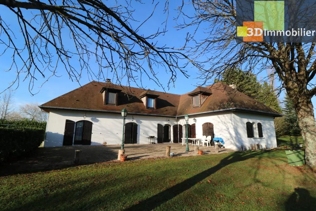 Extérieur - Maison de Campagne avec Piscine et Jardin à Dole