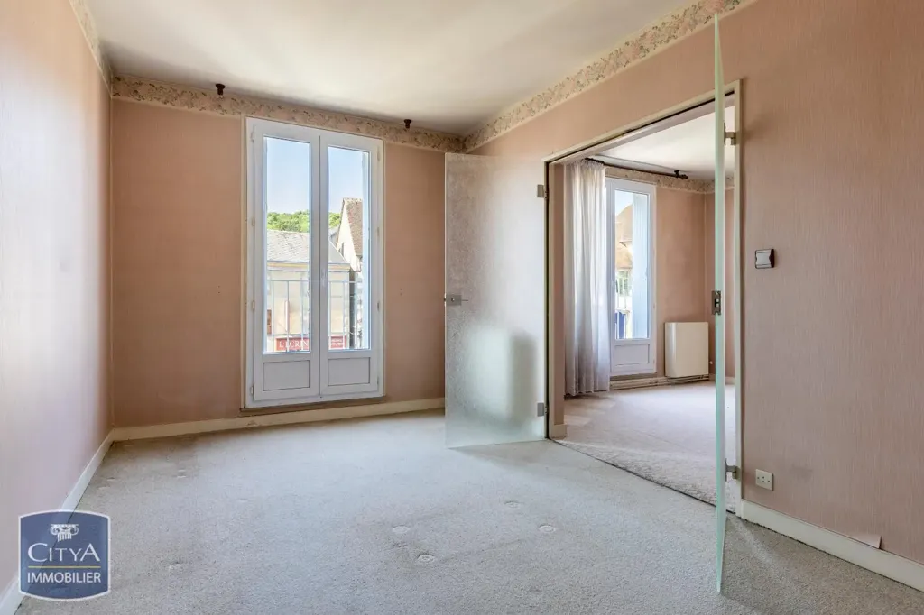 Toad - Spacious 4-Piece Flat with Balcony in Guéret