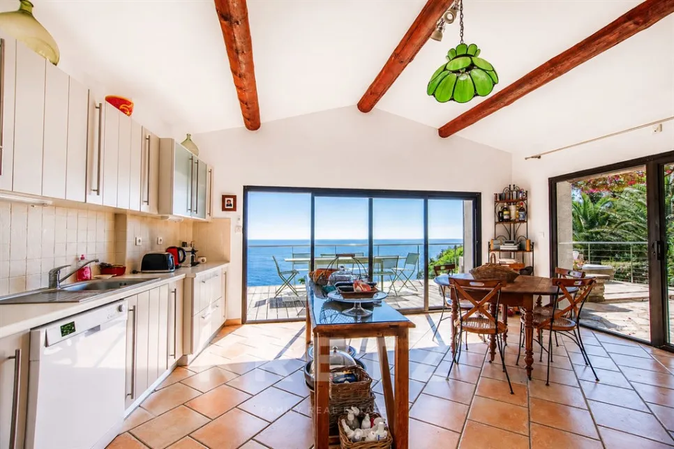 Cuisine - Villa Pieds dans l'eau avec Crique Privée à Erbalunga
