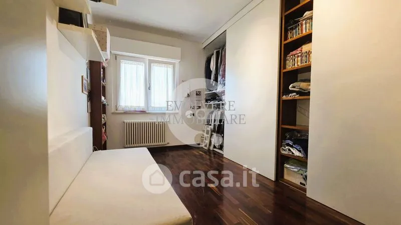 Pièces - Three-Bedroom Apartment with Balcony in Rome