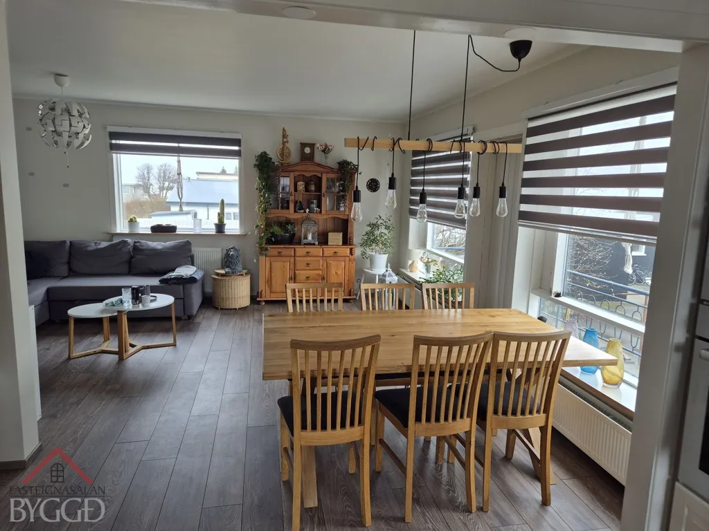 Salle à manger - Two-Storey House with Garage in Dalvík