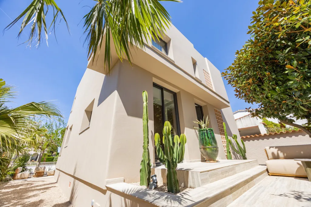 Außenansicht - Contemporary Villa with Private Mooring in Empuriabrava