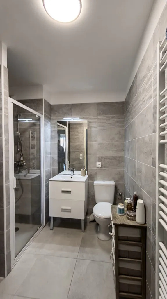 Bagni - Modern 2-Bed Flat with Terrace in Puget-sur-Argens
