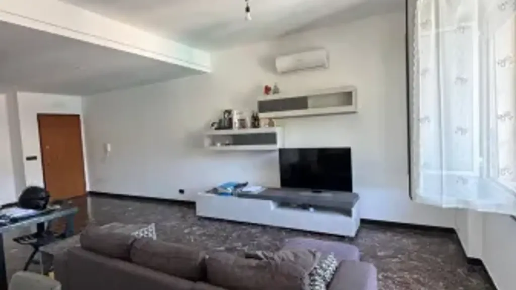 Séjour - Rearranged Apartment with Balcony in Genoa