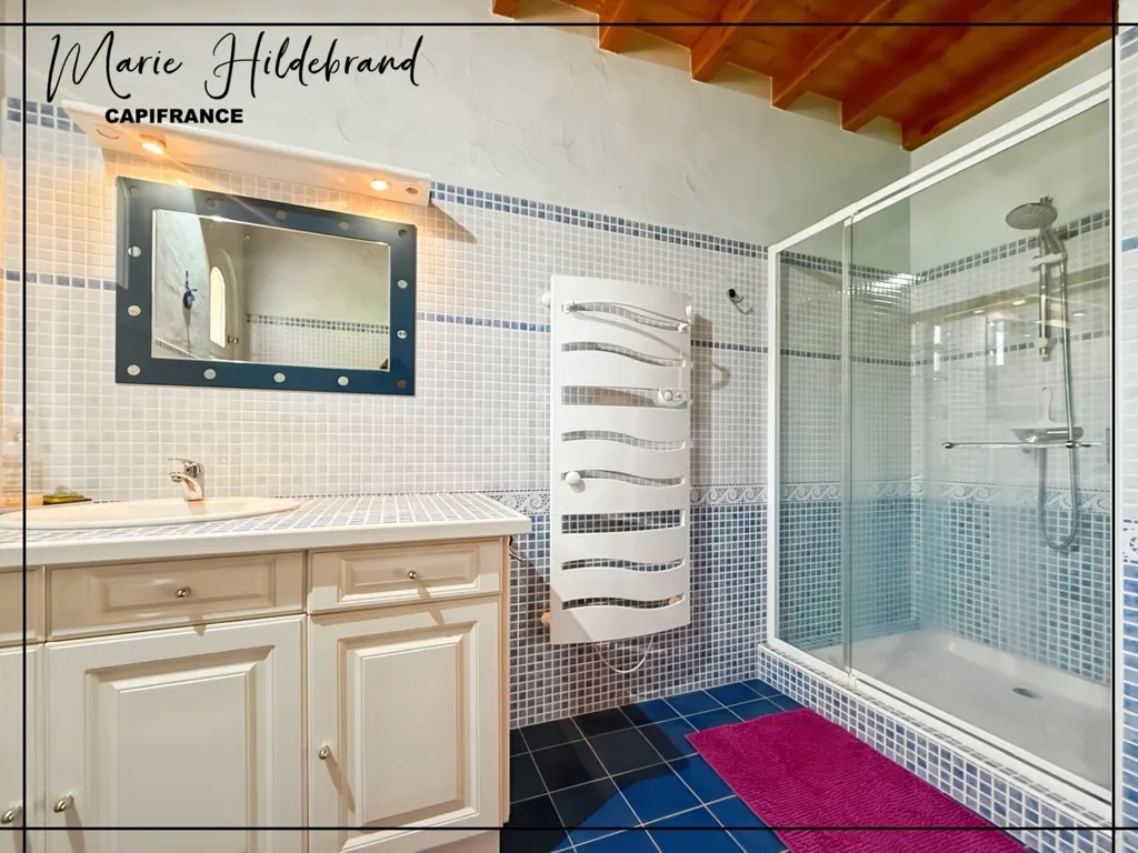 Bathrooms - Spacious Property with Valley View near Valence d'Agen