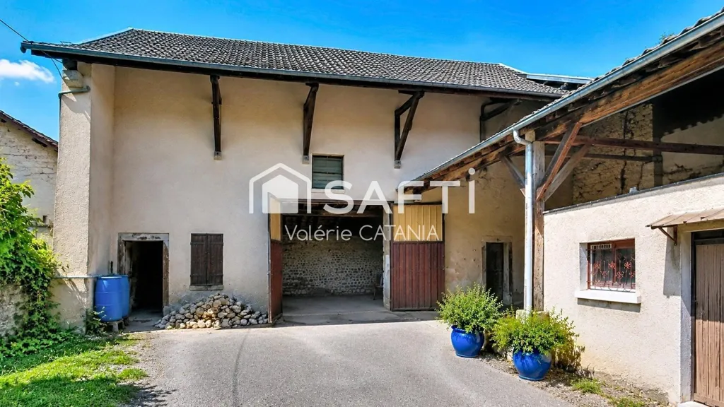 Giardino - Old Farmhouse with Barn in Gillonnay