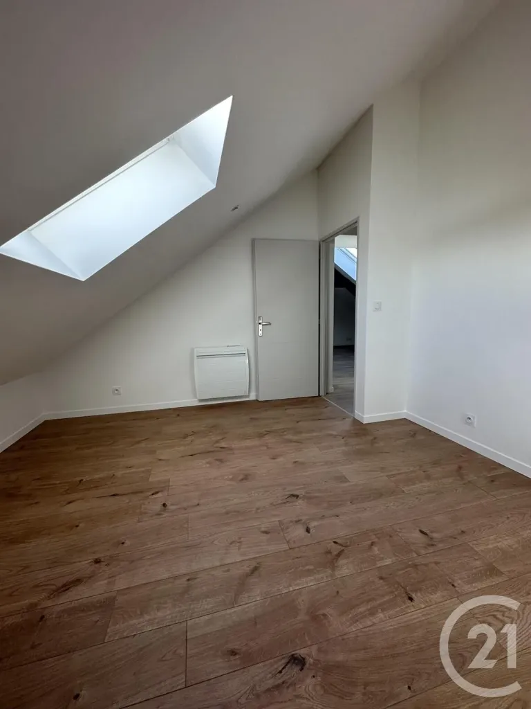 Pièces - Appartement Mansardé Refait à Neuf à Montluçon