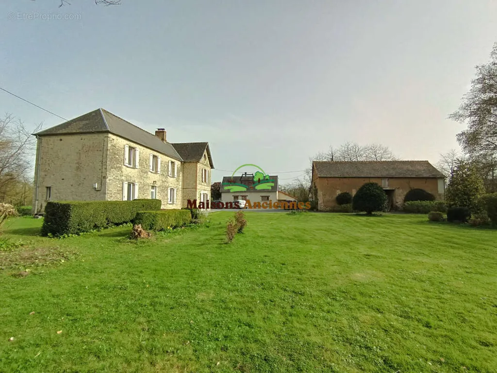Extérieur - Maison Ancienne avec Parc Arboré à Isigny-sur-Mer