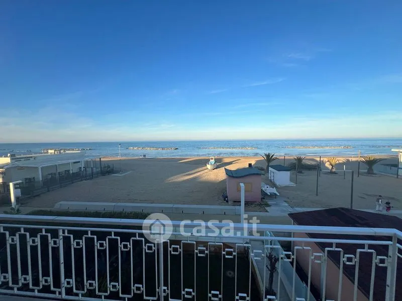 Rõdu - Seafront Semi-Detached Villa in Francavilla al Mare