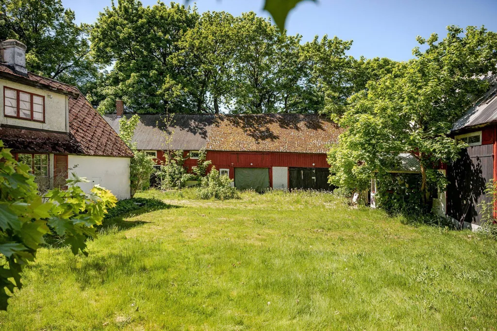 Aed - Rustic Farmhouse with Large Garden in Hörby
