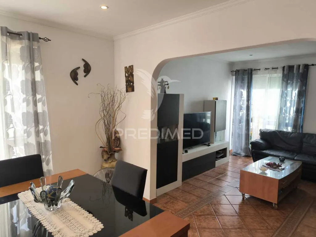 Dining Room - Converted T2 Apartment with Varandas in Sacavém Centre