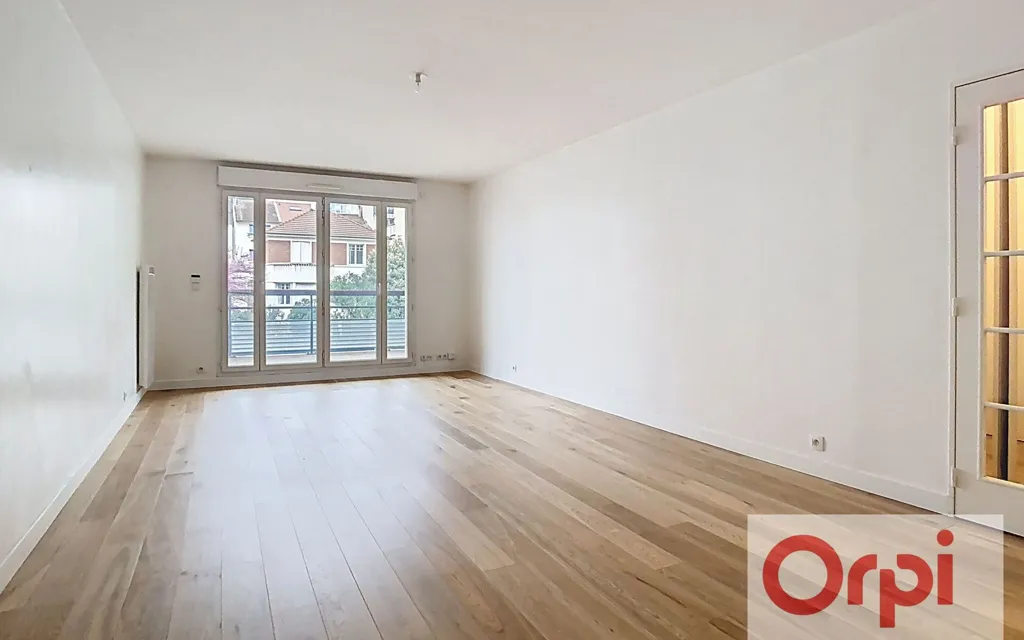 Pièces - Appartement Traversant avec Balcon à Issy-les-Moulineaux