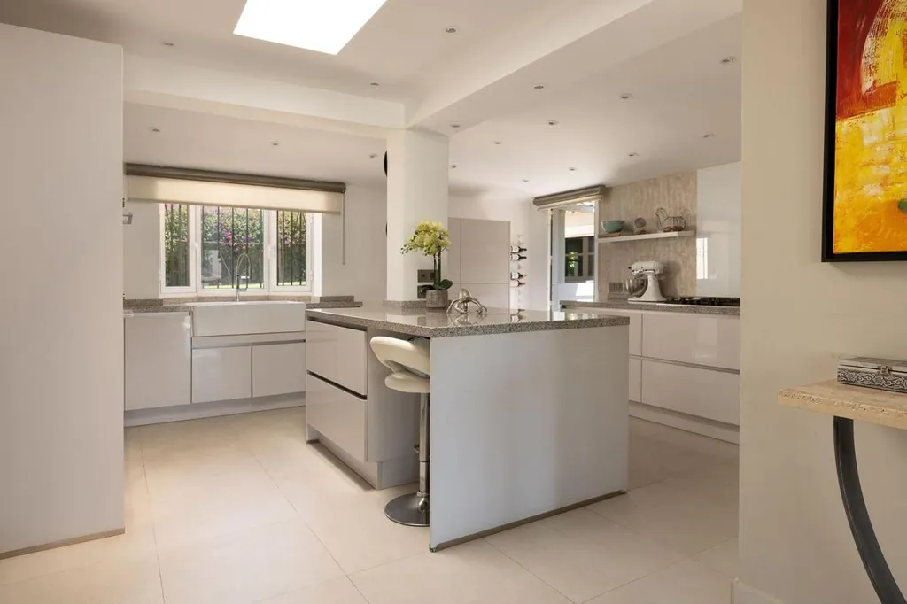 Cuisine - Detached Villa with Private Pool in Río Real, Marbella