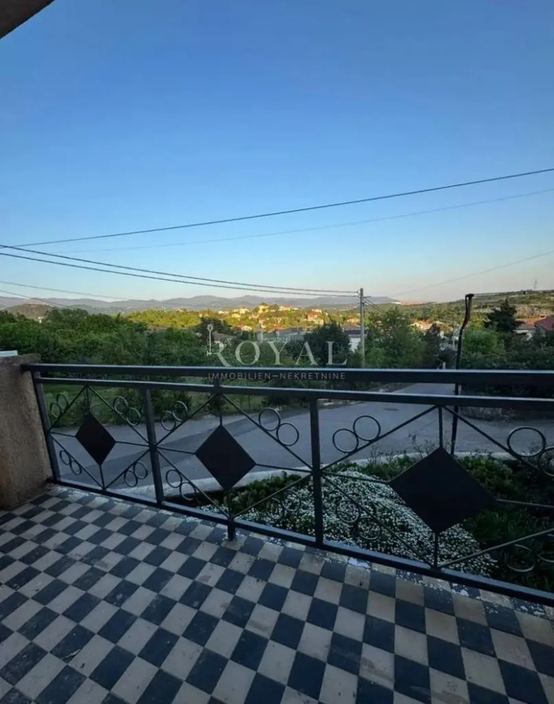 Balcon - Two-Bedroom Apartment with Balcony in Čavle