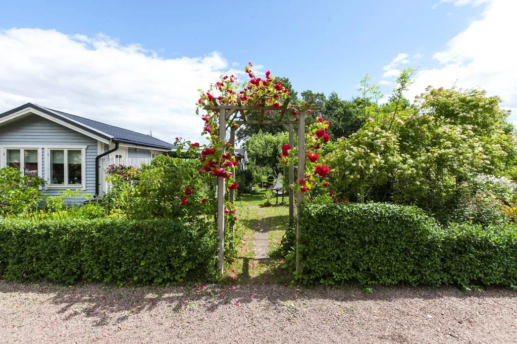 Aed - Charming Cottage with Garden in Senderöd