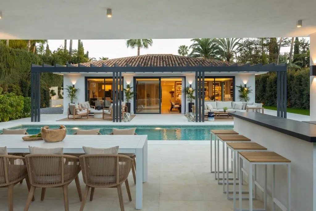 Terrass - Contemporary Villa with Pool in Nueva Andalucia