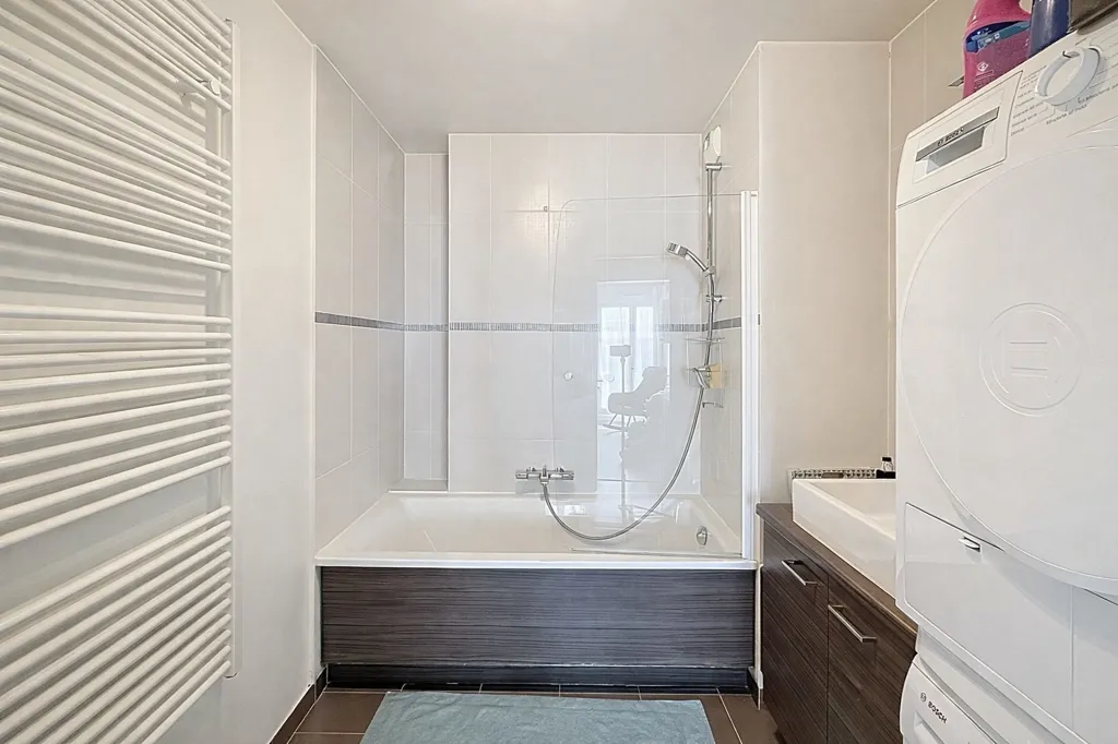 Salles de bain - Penthouse avec Terrasse Panoramique à Charentonneau