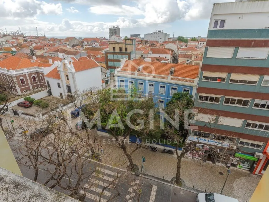 Balcon - Luxury Apartment with Central Location in Setúbal