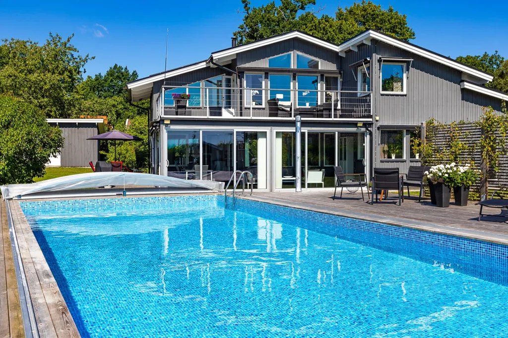 Piscine - Architectural Villa with Sea View in Kalmar