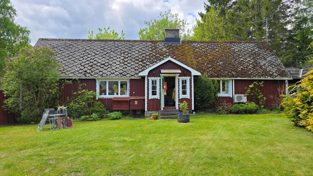 5-toaline maja asukohas Örkelljunga kommun