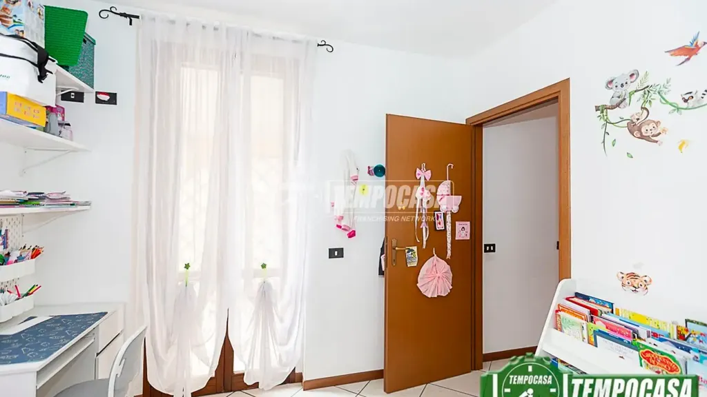 Chambres - 3-Bedroom Apartment with Balcony in Spino d'Adda