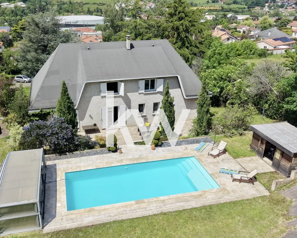 Õhuvaade - Detached House with Pool in Saint-Chamond