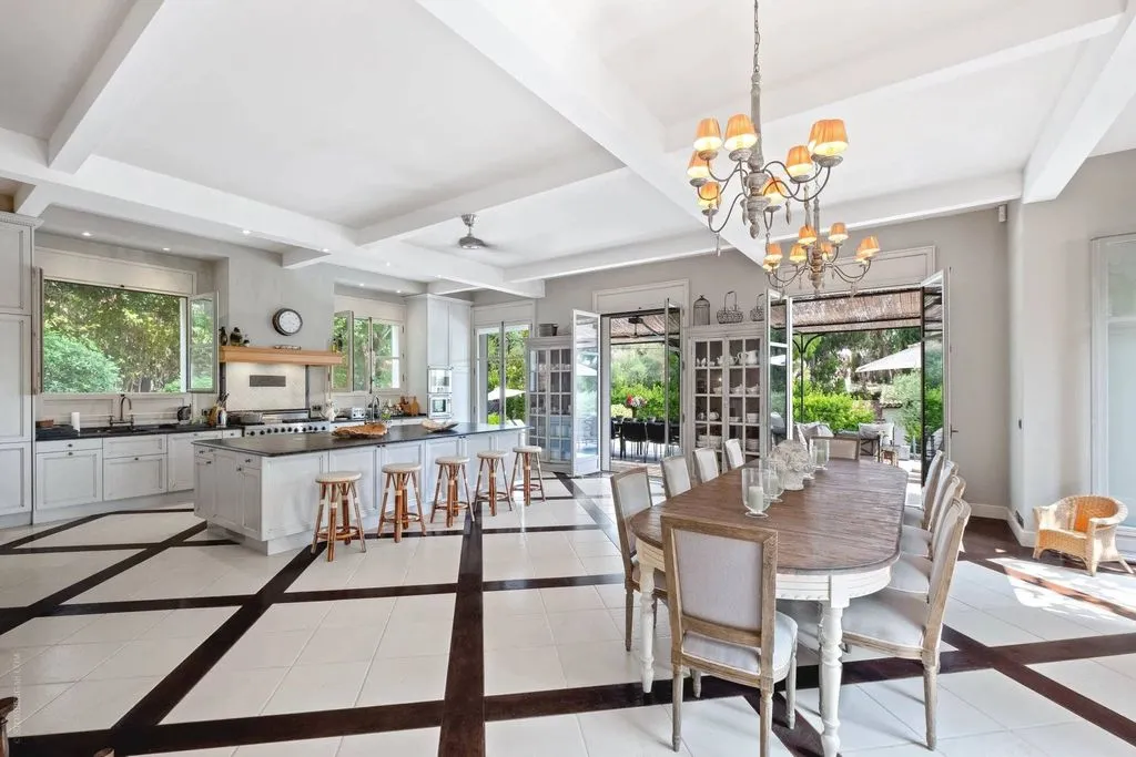 Dining Room - Luxury Villa with Heated Pool in Cap d'Antibes