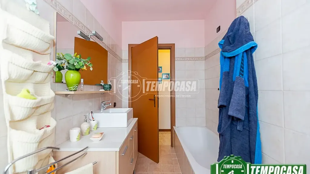 Salles de bain - Rustic Semi-Detached Villa with Garden in Palazzo Pignano